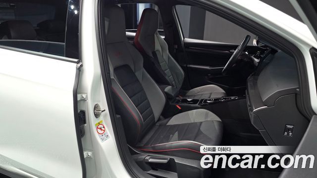 Volkswagen Golf 2024 — photo 16