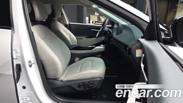 Kia EV6 2023 — photo 17