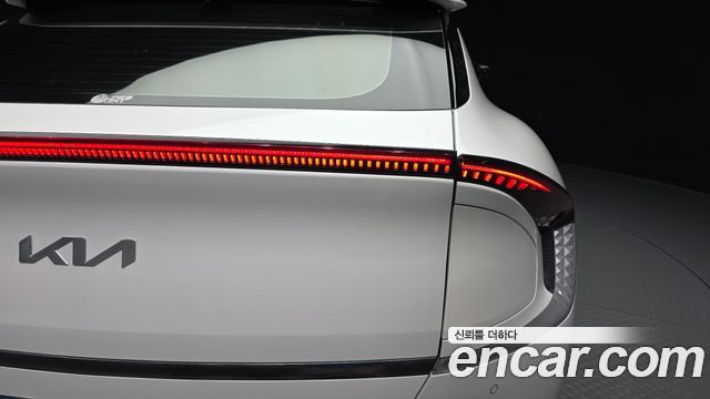 Kia EV6 2023 — photo 9