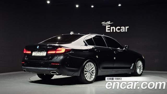 BMW 5-Series 2021 — photo 2