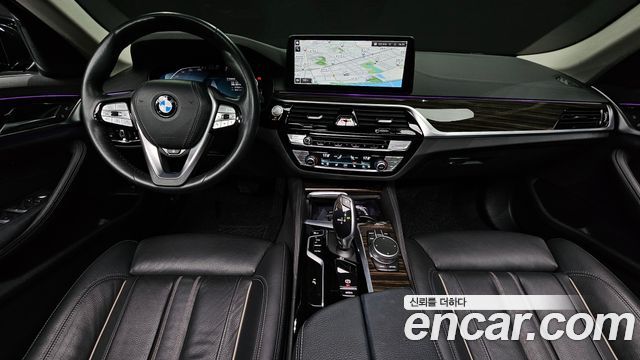 BMW 5-Series 2021 — photo 10