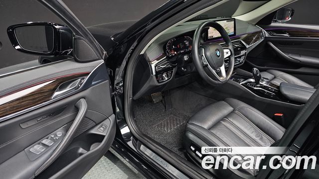 BMW 5-Series 2021 — photo 13