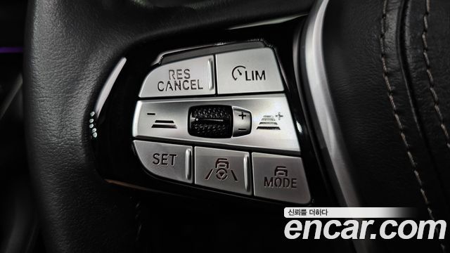 BMW 5-Series 2021 — photo 24