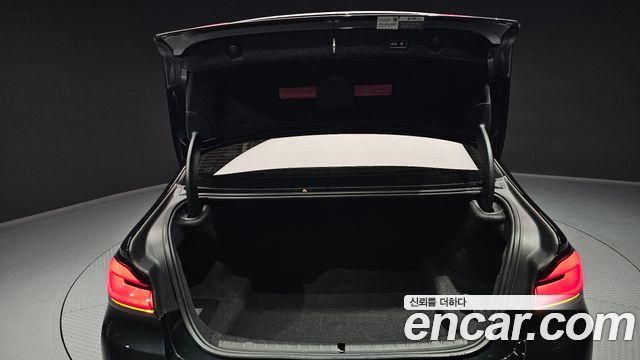 BMW 5-Series 2021 — photo 26