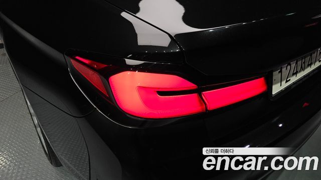 BMW 5-Series 2021 — photo 9