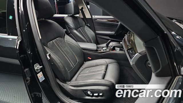 BMW 5-Series 2021 — photo 16