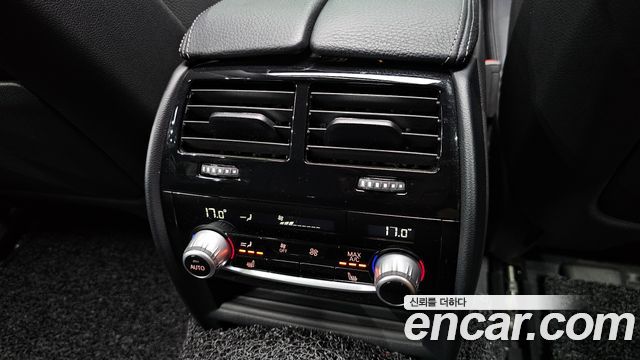 BMW 5-Series 2021 — photo 27