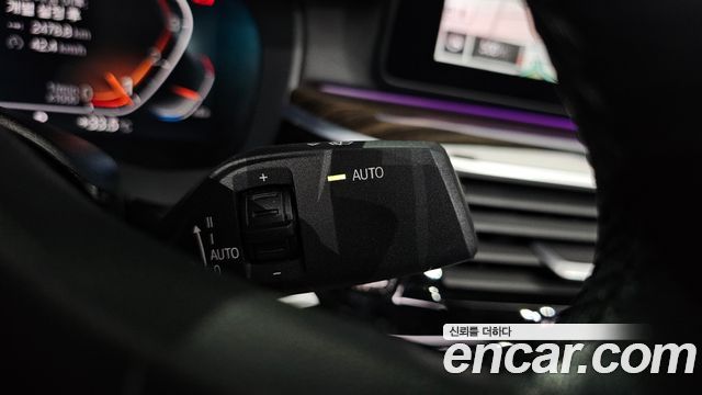 BMW 5-Series 2021 — photo 28