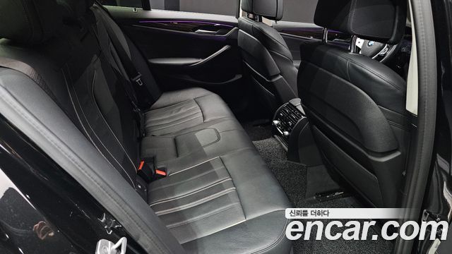 BMW 5-Series 2021 — photo 29