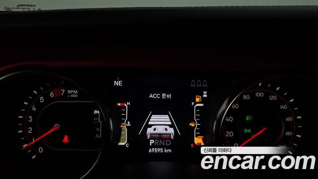 Jeep Wrangler 2021 — photo 11