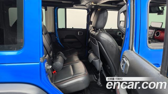 Jeep Wrangler 2021 — photo 17
