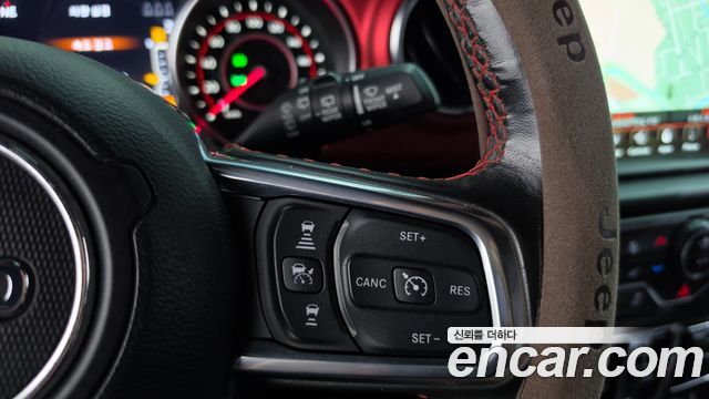Jeep Wrangler 2021 — photo 22