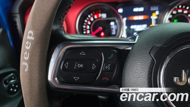 Jeep Wrangler 2021 — photo 23