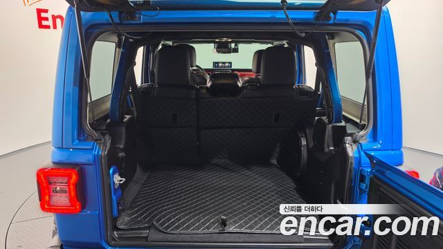 Jeep Wrangler 2021 — photo 25