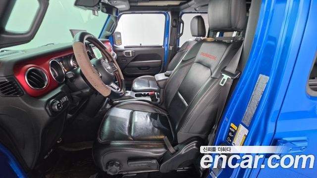 Jeep Wrangler 2021 — photo 26