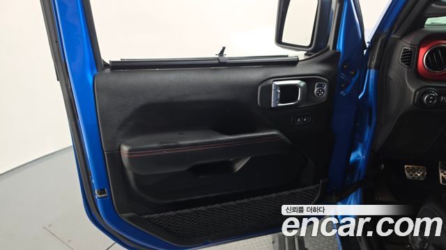 Jeep Wrangler 2021 — photo 14