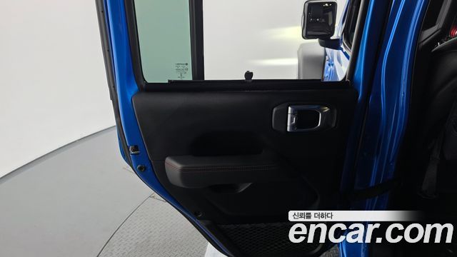 Jeep Wrangler 2021 — photo 15