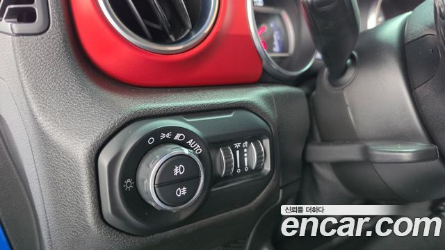 Jeep Wrangler 2021 — photo 28