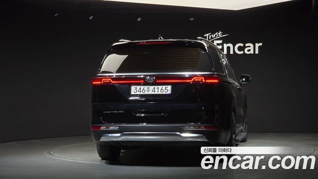 Kia Canival 2021 — photo 4