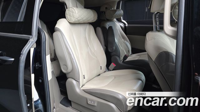 Kia Canival 2021 — photo 11