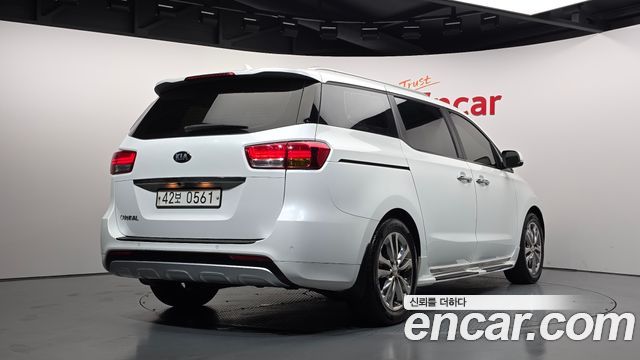 Kia Canival 2016 — photo 2