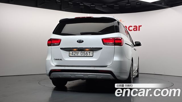 Kia Canival 2016 — photo 4