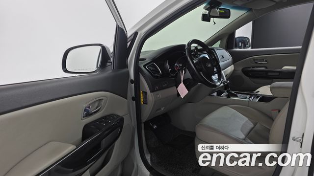 Kia Canival 2016 — photo 10
