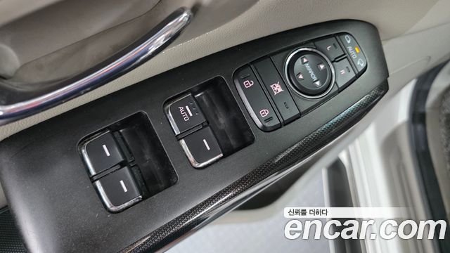 Kia Canival 2016 — photo 11