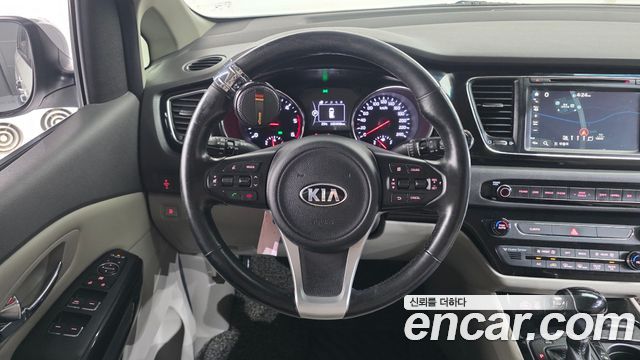 Kia Canival 2016 — photo 12