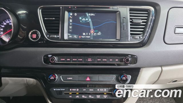 Kia Canival 2016 — photo 13