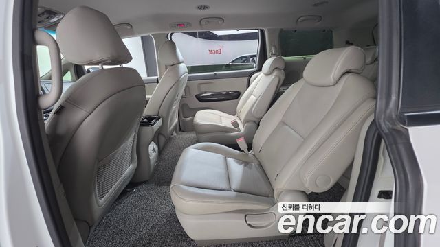 Kia Canival 2016 — photo 16
