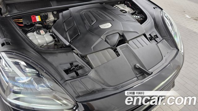Porsche Cayenne 2021 — photo 6