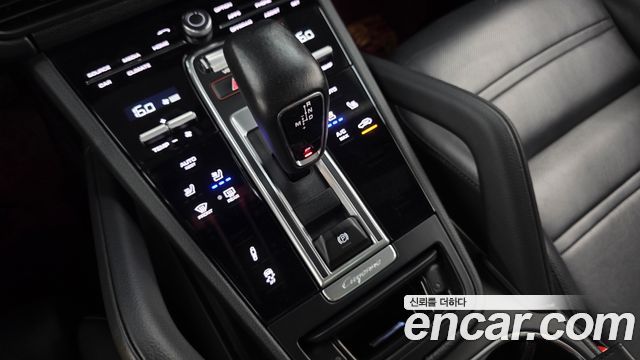 Porsche Cayenne 2021 — photo 12