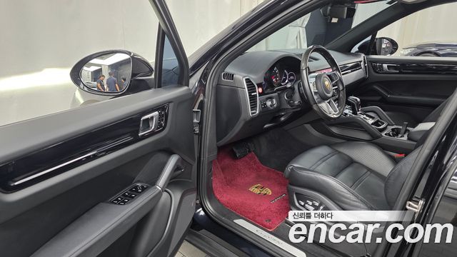 Porsche Cayenne 2021 — photo 13