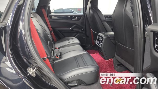 Porsche Cayenne 2021 — photo 17