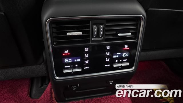 Porsche Cayenne 2021 — photo 24