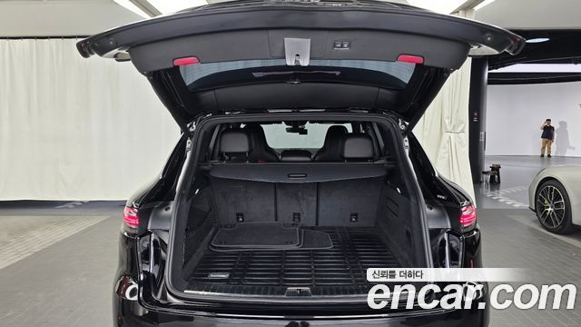 Porsche Cayenne 2021 — photo 26