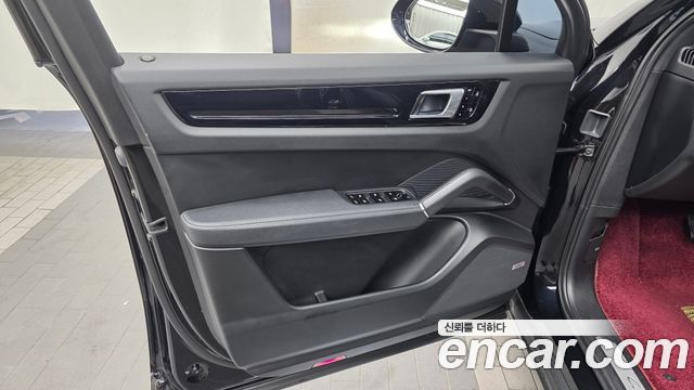 Porsche Cayenne 2021 — photo 14