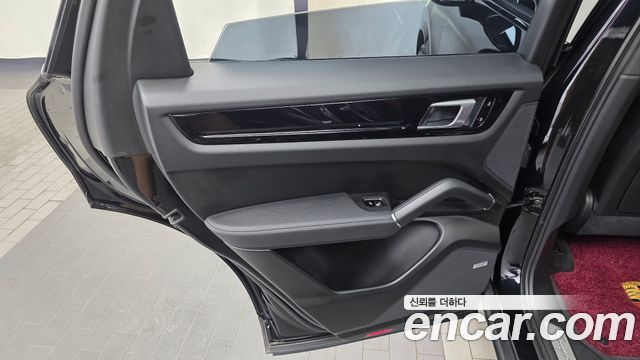 Porsche Cayenne 2021 — photo 15