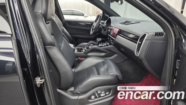 Porsche Cayenne 2021 — photo 16