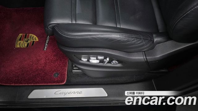 Porsche Cayenne 2021 — photo 31