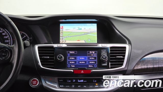Honda Accord 2015 — photo 17