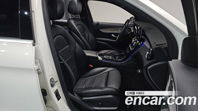 Mercedes-Benz GLC-Class 2021 — photo 16