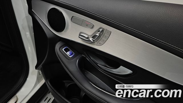 Mercedes-Benz GLC-Class 2021 — photo 29