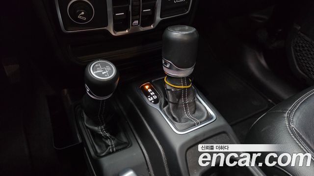 Jeep Wrangler 2022 — photo 12