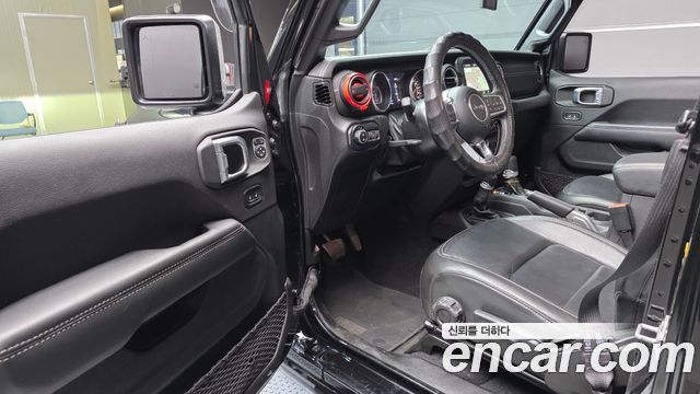 Jeep Wrangler 2022 — photo 13