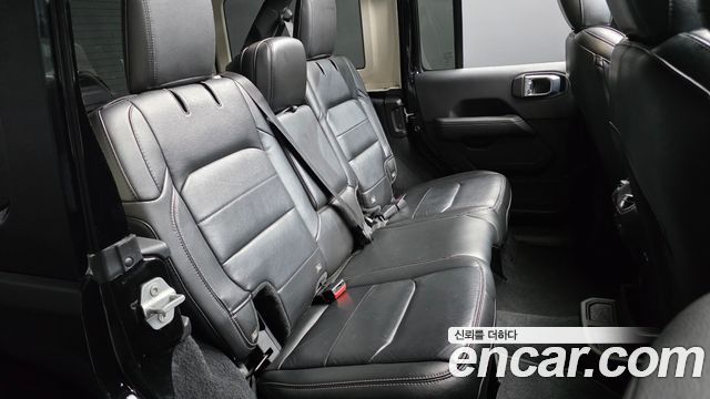 Jeep Wrangler 2022 — photo 17
