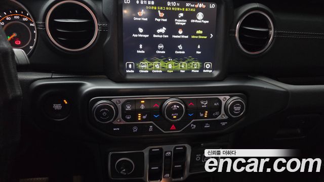 Jeep Wrangler 2022 — photo 20