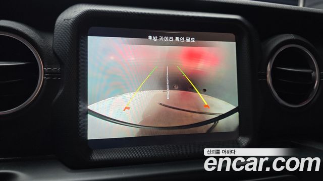 Jeep Wrangler 2022 — photo 21