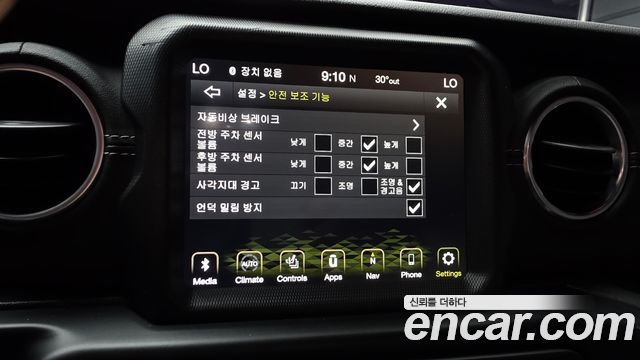 Jeep Wrangler 2022 — photo 23
